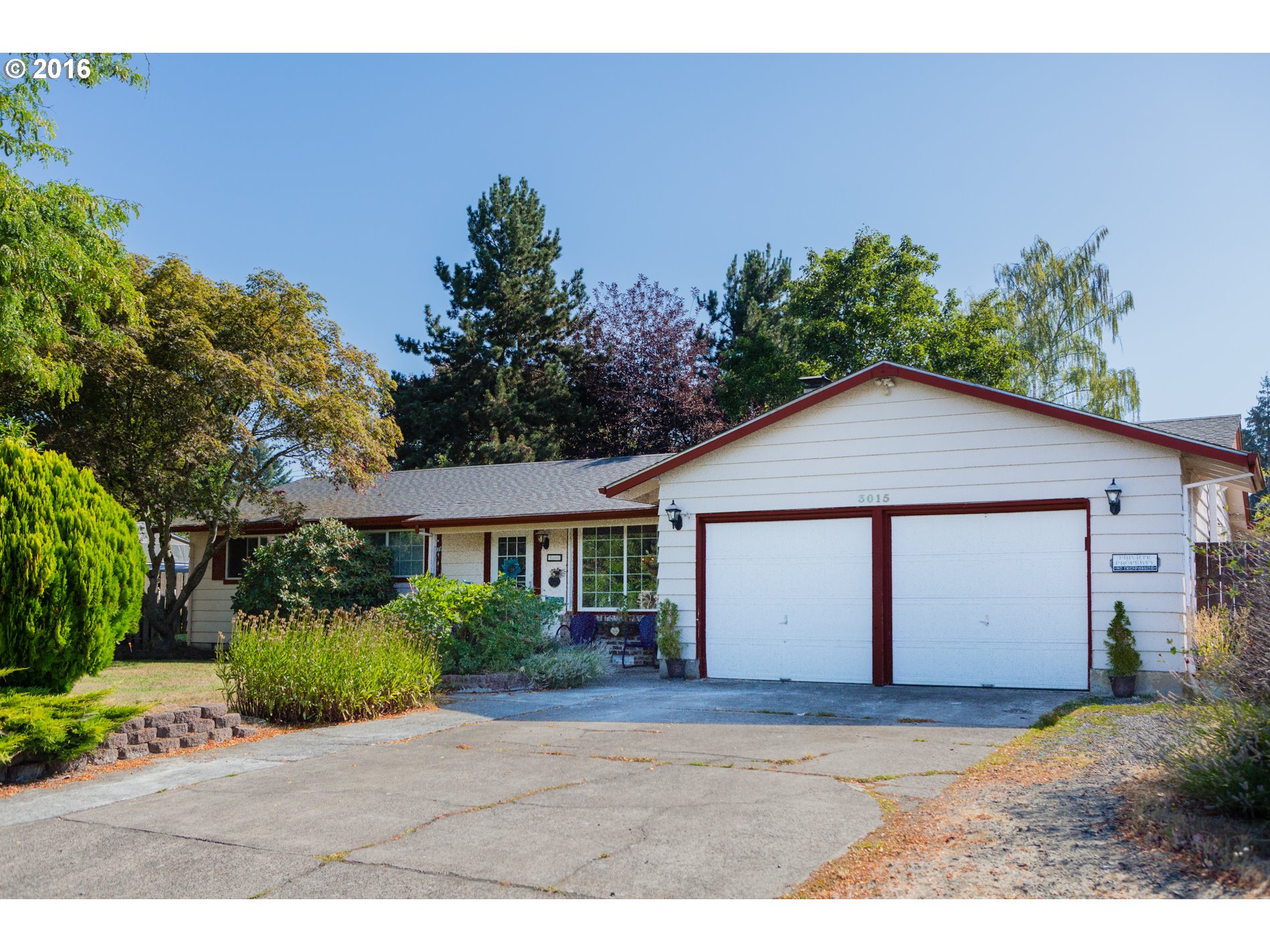 3015 Arrowhead St, Eugene, OR 97404 photo 1