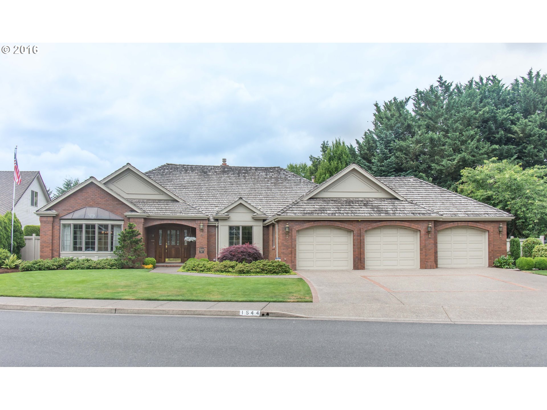 1544 Victorian Way, Eugene, OR 97401 photo 1