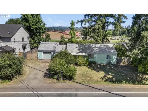 41 Sweet Ln, Cottage Grove, OR 97424