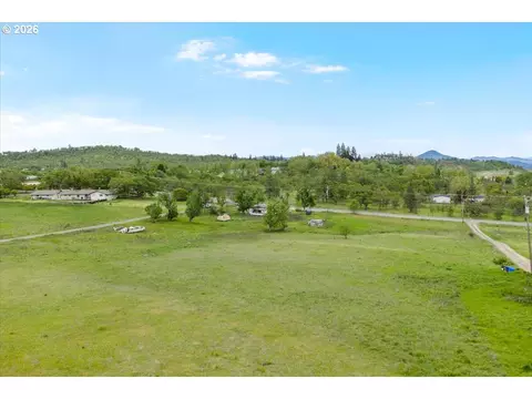 963 Stevens Rd, Eagle Point, OR 97524