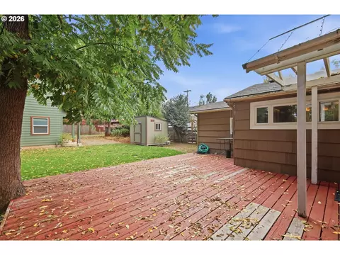 Exterior - 2683 Alder St, Eugene, OR 97405 photo 4 of 10
