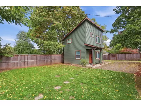 Exterior - 2683 Alder St, Eugene, OR 97405 photo 6 of 10