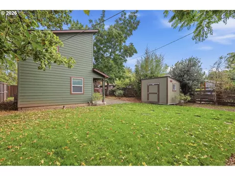 Exterior - 2683 Alder St, Eugene, OR 97405 photo 7 of 10