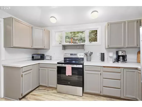 Kitchen - 2683 Alder St, Eugene, OR 97405 photo 2 of 5
