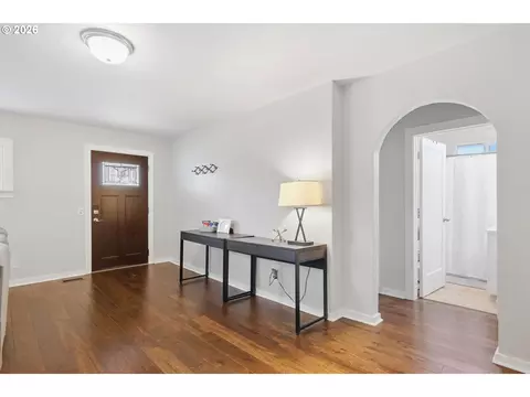 Entry Way - 2683 Alder St, Eugene, OR 97405 photo 1 of 1