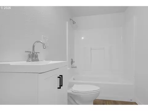 2010 E 1st Ave, Albany, OR 97321 photo 12