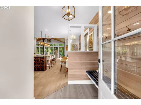 Entry Way - 922 SW Spelling Pl, Cascade Locks, OR 97014 photo 1 of 3