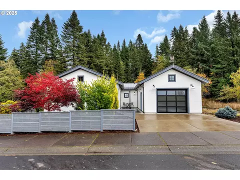 Exterior - 922 SW Spelling Pl, Cascade Locks, OR 97014 photo 3 of 10
