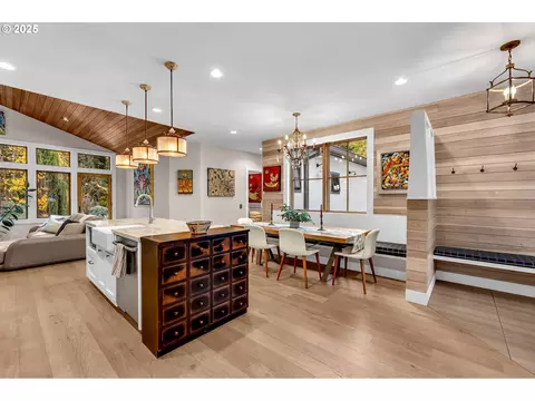 Kitchen - 922 SW Spelling Pl, Cascade Locks, OR 97014 photo 1 of 10