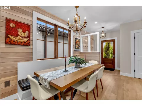 Dining - 922 SW Spelling Pl, Cascade Locks, OR 97014 photo 2 of 2
