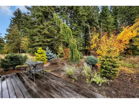 Exterior - 922 SW Spelling Pl, Cascade Locks, OR 97014 photo 9 of 10