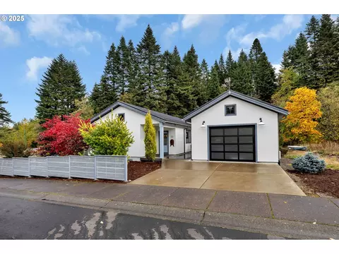 Exterior - 922 SW Spelling Pl, Cascade Locks, OR 97014 photo 2 of 10