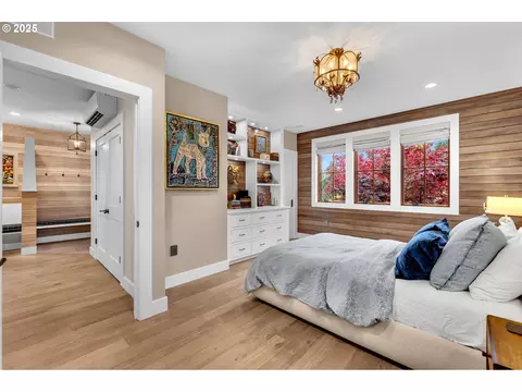 Bedroom - 922 SW Spelling Pl, Cascade Locks, OR 97014 photo 1 of 7