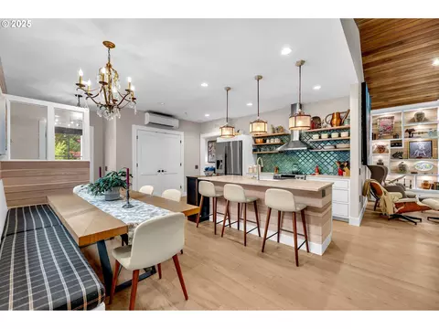 Kitchen - 922 SW Spelling Pl, Cascade Locks, OR 97014 photo 10 of 10