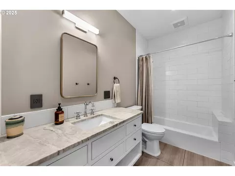 Bath - 922 SW Spelling Pl, Cascade Locks, OR 97014 photo 2 of 2
