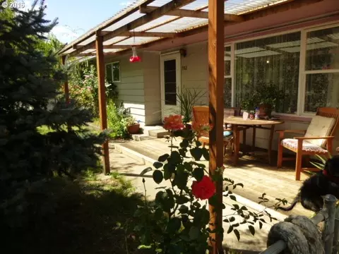 982 E Fourth Ave, Riddle, OR 97469 photo 1