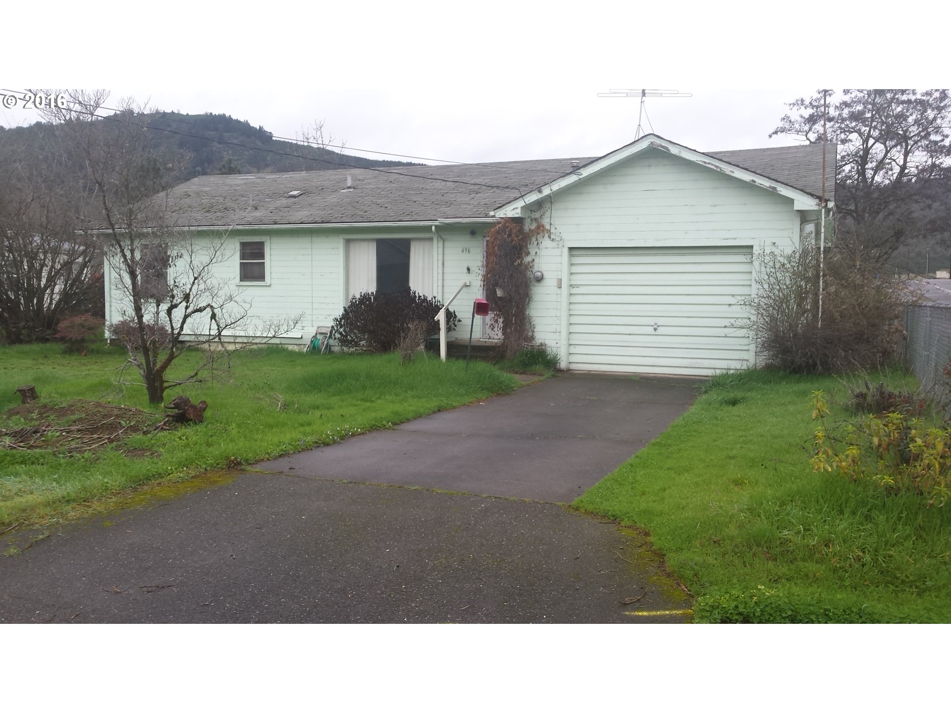 496 E Fourth Ave, Riddle, OR 97469 photo 1