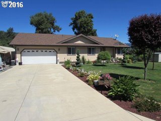 121 Glenbrook Loop Rd, Riddle, OR 97469 photo 1
