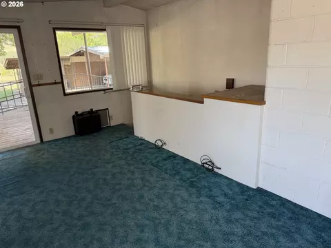 Living - 1265 Tutuilla Rd, Pendleton, OR 97801 photo 2 of 6