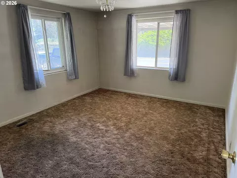 Bedroom - 1265 Tutuilla Rd, Pendleton, OR 97801 photo 2 of 2