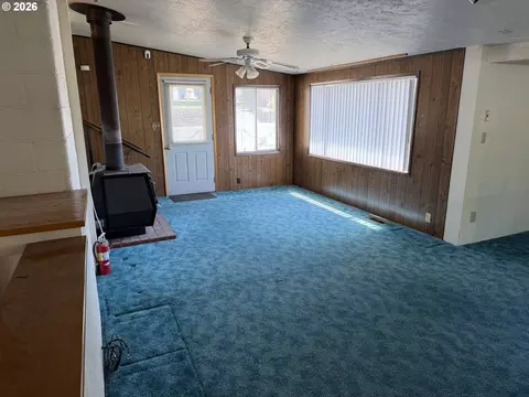 Living - 1265 Tutuilla Rd, Pendleton, OR 97801 photo 3 of 6