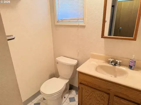 Bath - 1265 Tutuilla Rd, Pendleton, OR 97801 photo 3 of 3