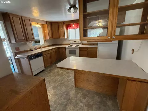 Kitchen - 1265 Tutuilla Rd, Pendleton, OR 97801 photo 1 of 2