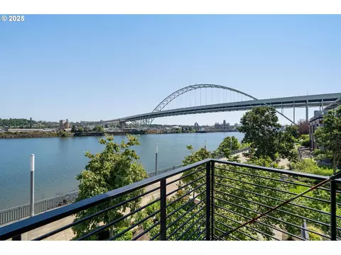 1658 NW Riverscape St, Portland, OR 97209