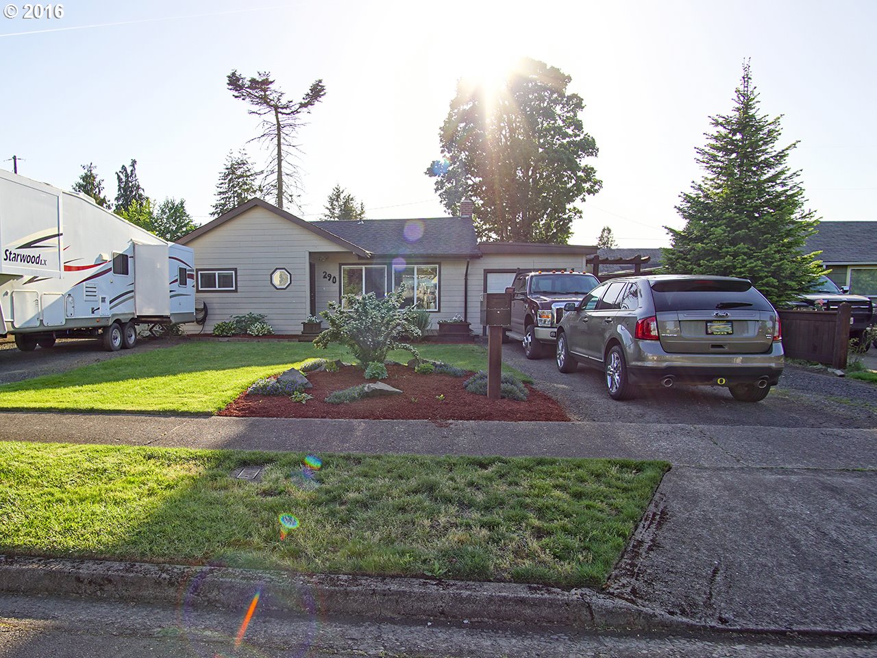 290 25th St, Springfield, OR 97477 photo 1