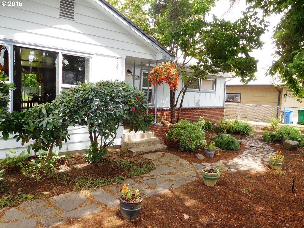1071 Cal Young Rd, Eugene, OR 97401 photo 1