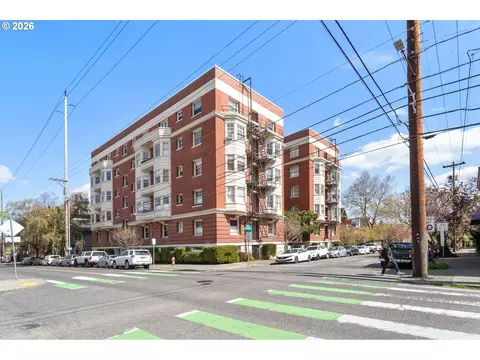 2083 NW Johnson St #56, Portland, OR 97209