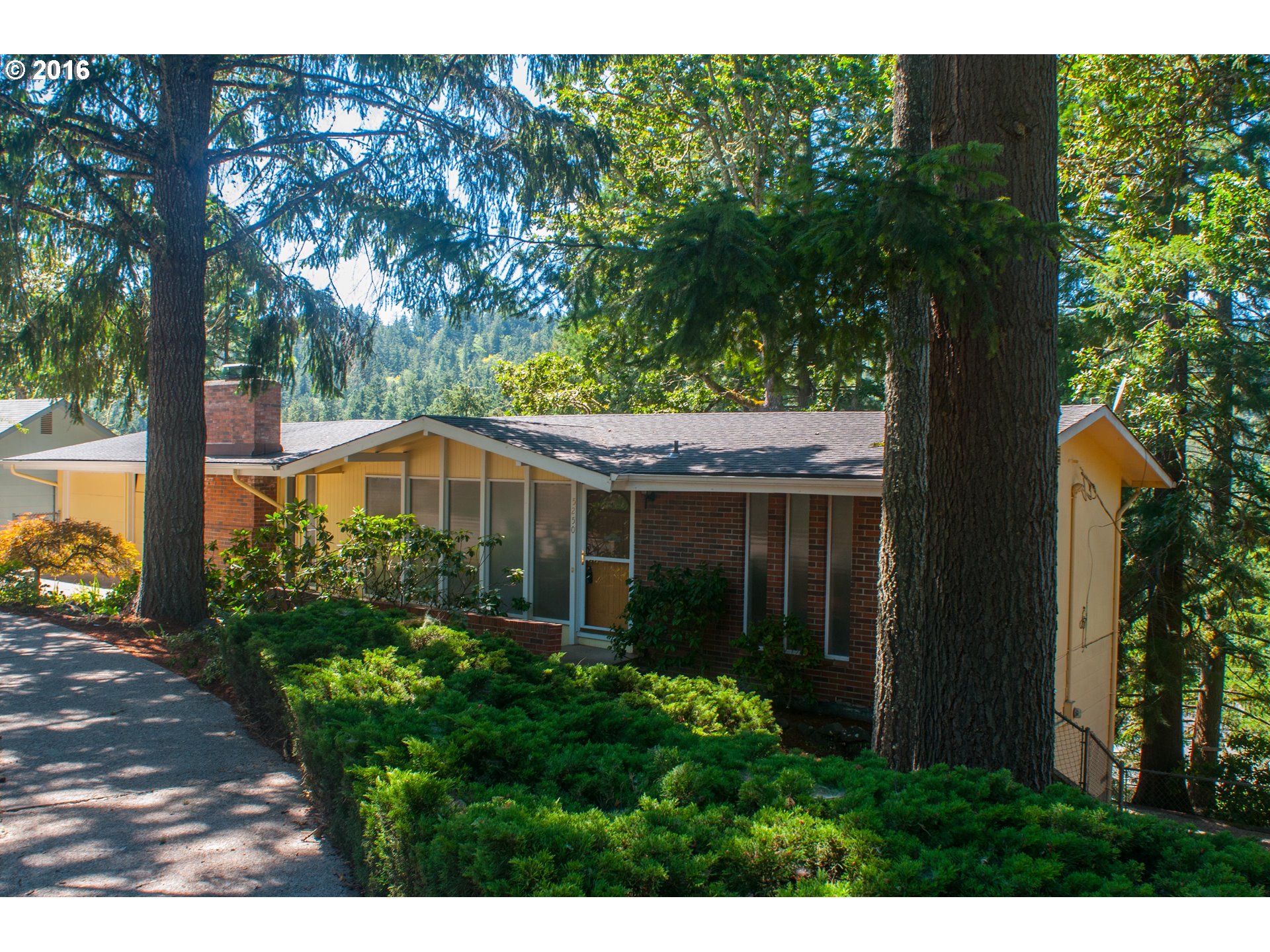 5250 Miramar St, Eugene, OR 97405 photo 1