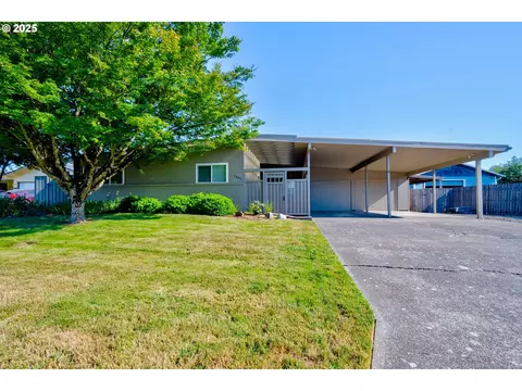 1082 Alberta Ave E, Monmouth, OR 97361