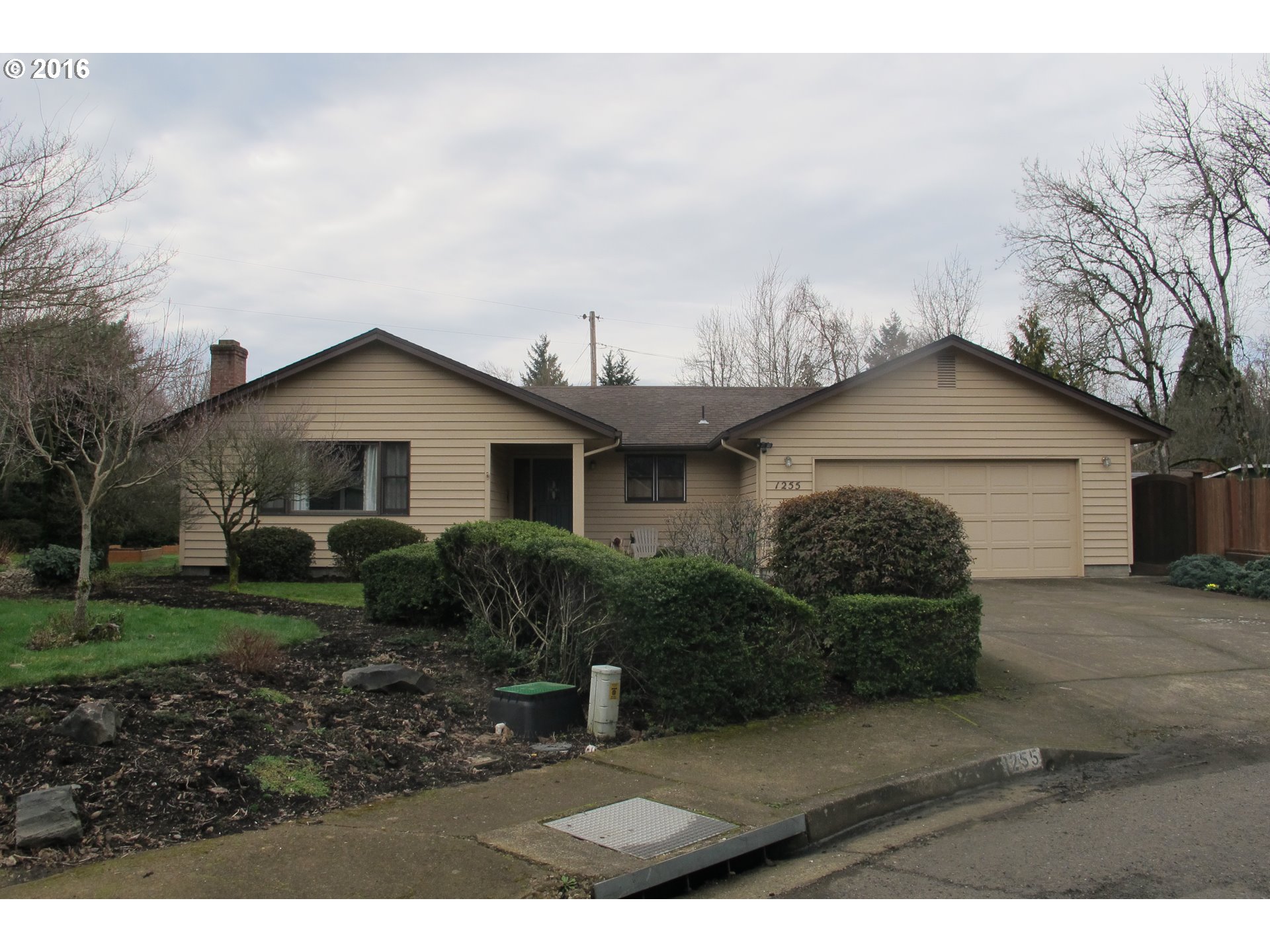 1255 Woodside Dr, Eugene, OR 97401 photo 1