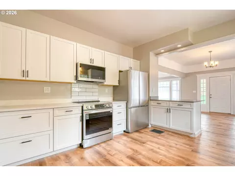 Kitchen - 420 SE 10th St, Pendleton, OR 97801 photo 2 of 6