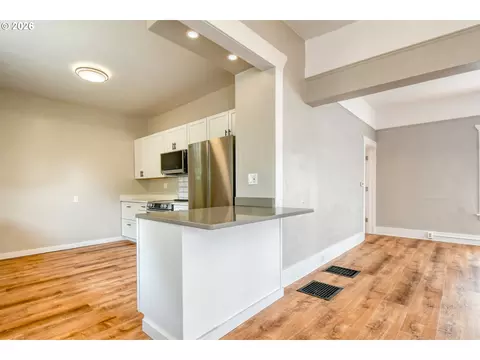 Kitchen - 420 SE 10th St, Pendleton, OR 97801 photo 1 of 6