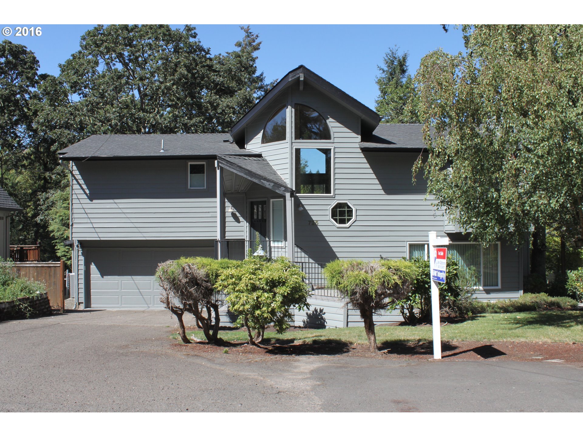 725 W 40th Ave, Eugene, OR 97405 photo 1