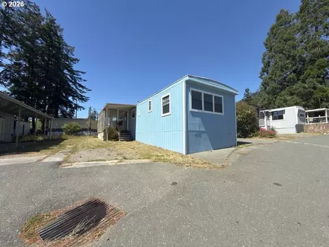 97883 Court St #31, Brookings, OR 97415