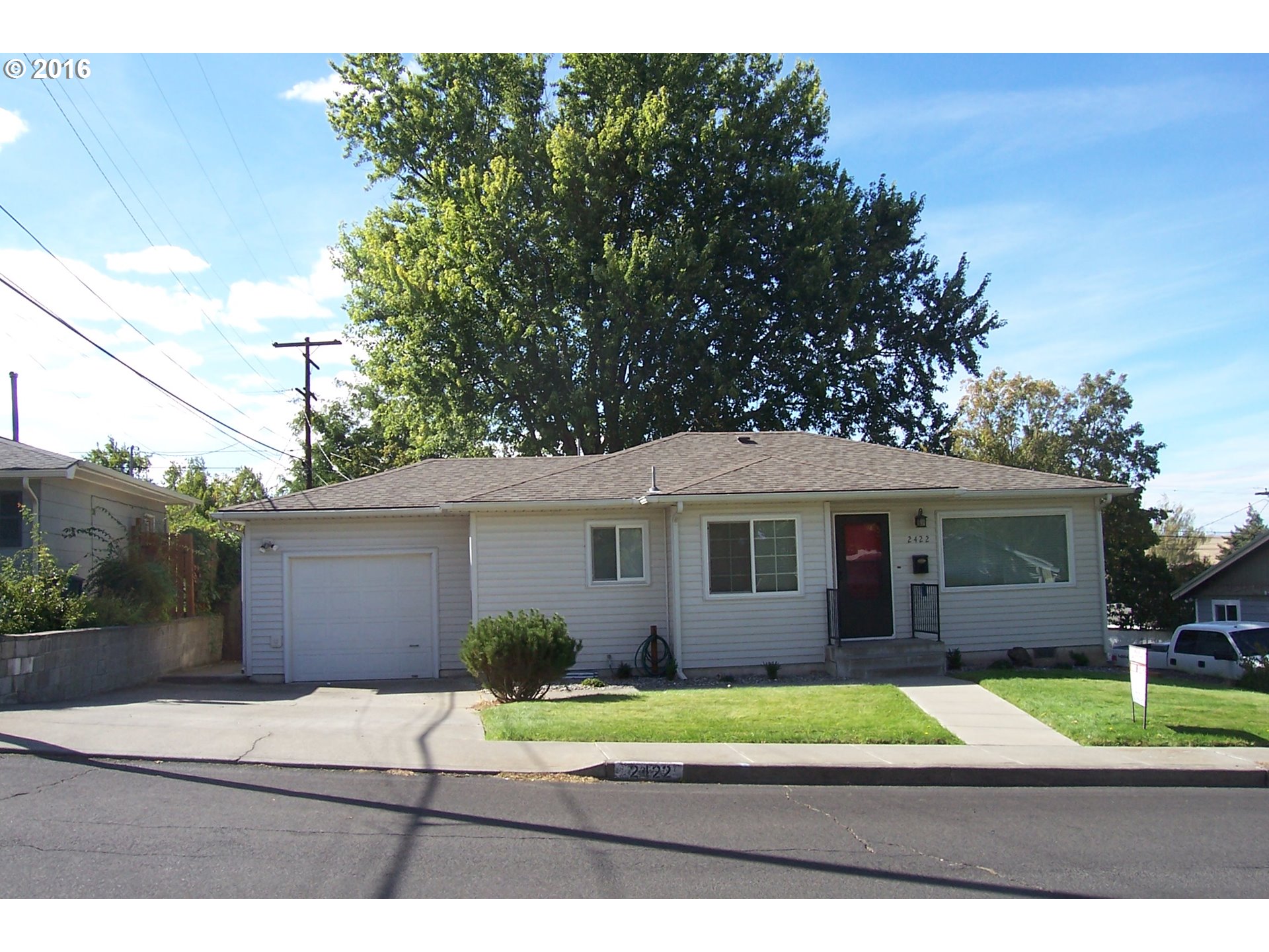 2422 SW Nye Ave, Pendleton, OR 97801 photo 1