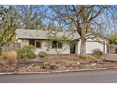 135 SW Devonwood Ave, Beaverton, OR 97006