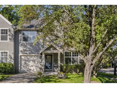 6737 NE Oregon St, Portland, OR 97213