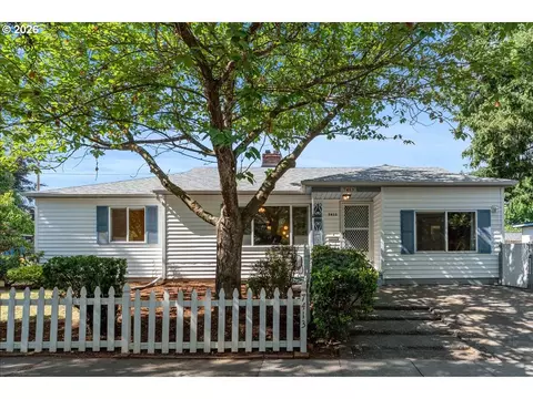7413 SE Pine St, Portland, OR 97215