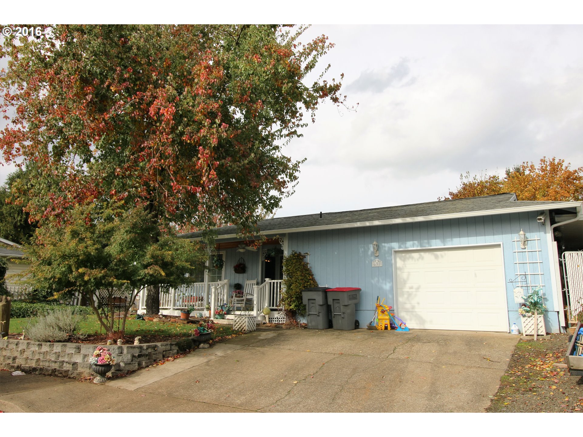 690 NE 4th Pl, Willamina, OR 97396 photo 1