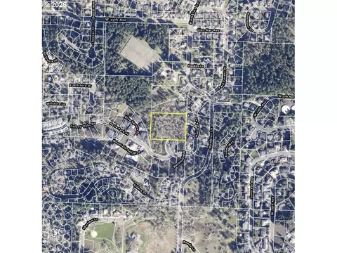 Hallmark Ln, Eugene, OR 97401