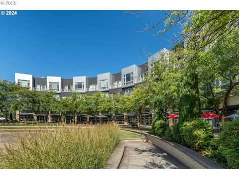 12600 SW Crescent St #213, Beaverton, OR 97005