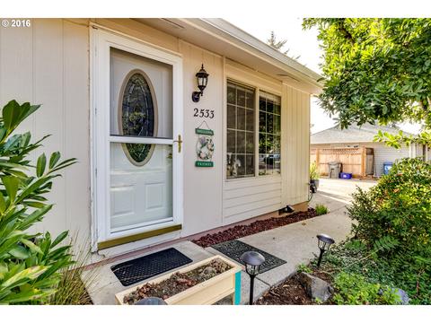 2533 Carbona St, Eugene, OR 97404 photo 1