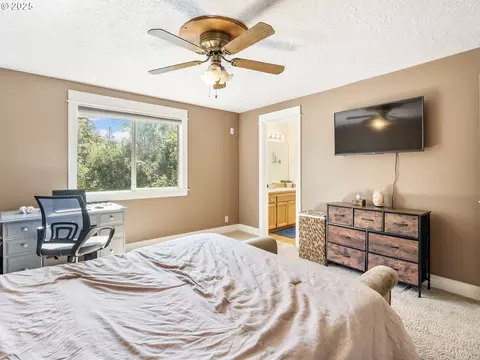 Bedroom - 1536 SE Condor Ave, Gresham, OR 97080 photo 2 of 8