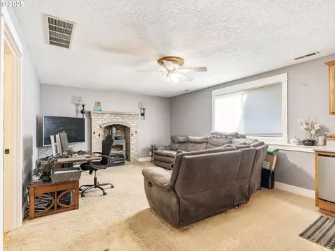 Living - 1536 SE Condor Ave, Gresham, OR 97080 photo 5 of 8