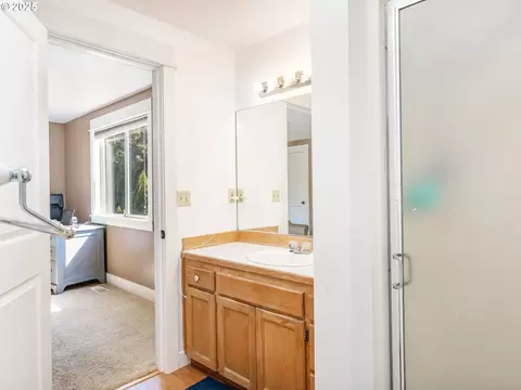 Bath - 1536 SE Condor Ave, Gresham, OR 97080 photo 2 of 4
