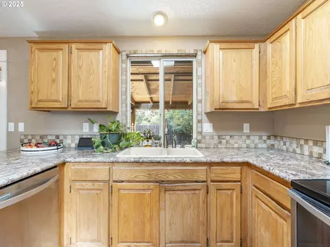 Kitchen - 1536 SE Condor Ave, Gresham, OR 97080 photo 6 of 7